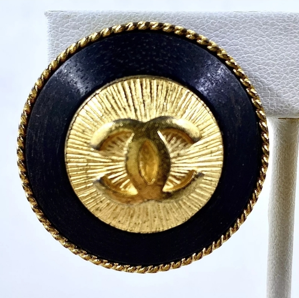 CHANEL Vintage Gold Sunburst CC Logo & Wood Clip Y2K Earrings CHANEL 93A France - Picture 3 of 17